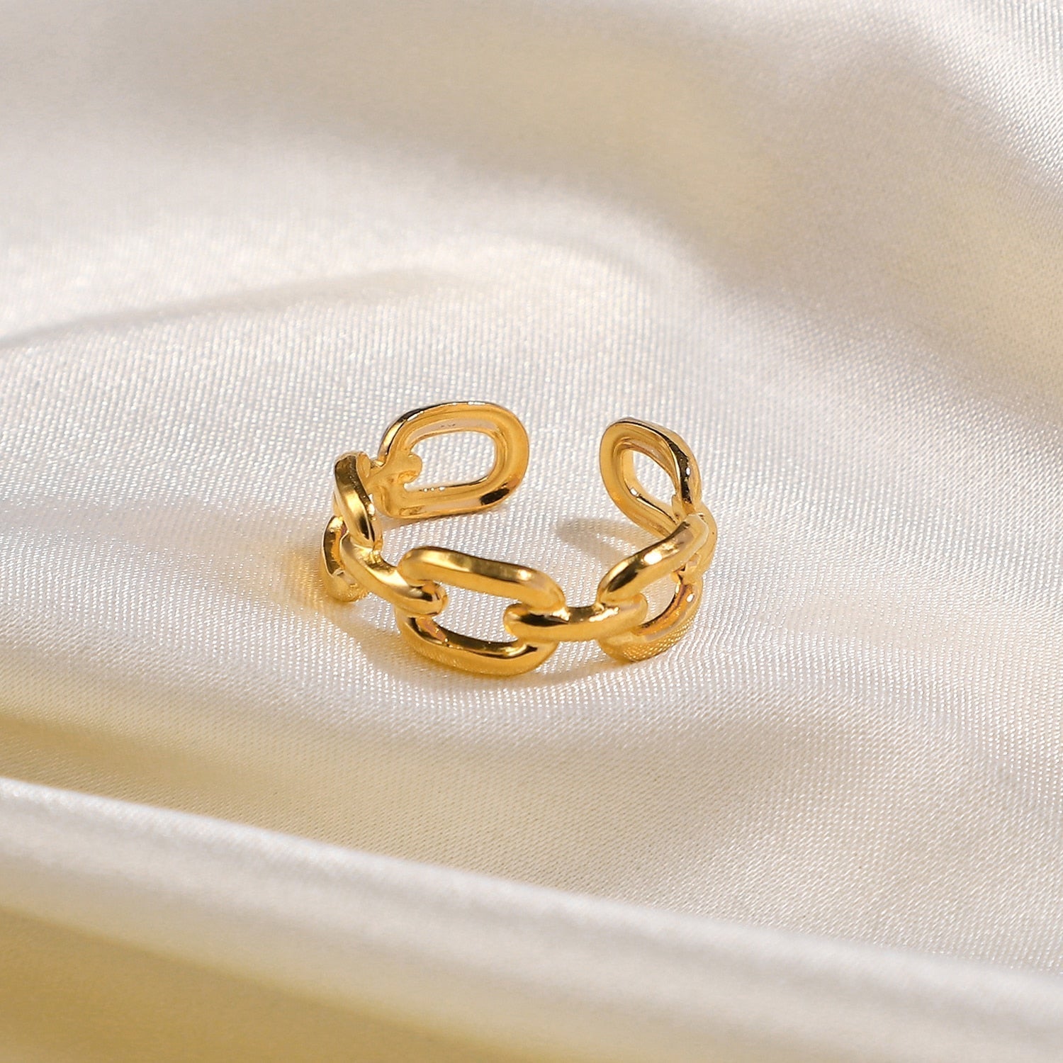 18k Gold Plated Twisted Link Chain Ring - SunsetFashionLA